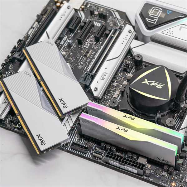 Фото ADATA LANCER RGB DDR5 DIMM 32GB 6400MHz 2*16GB 32-39-39 1.4V WHITE DUAL COLOR BOX