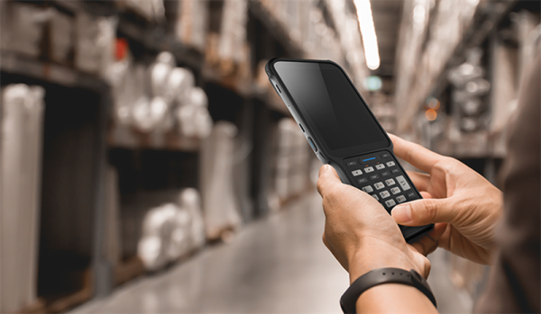 Фото Bluebird EK430 GUN Long Range; Qualcomm, Android 10, GMS, WWAN, 4.3", 4GB, 32GB, SE4850, 5MP, 13MP, Hot Swap, 6800mAh Battery, NFC, 1 Nano SIM, Micro SD, IP65, 34 w/ F-Keys, USB-C, Trigger Handle, RUB