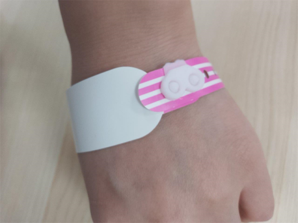 Фото Ninestar (G&G) wristband, 35 mm/260 mm, core 24 mm, 100 per roll, clips included - PINK