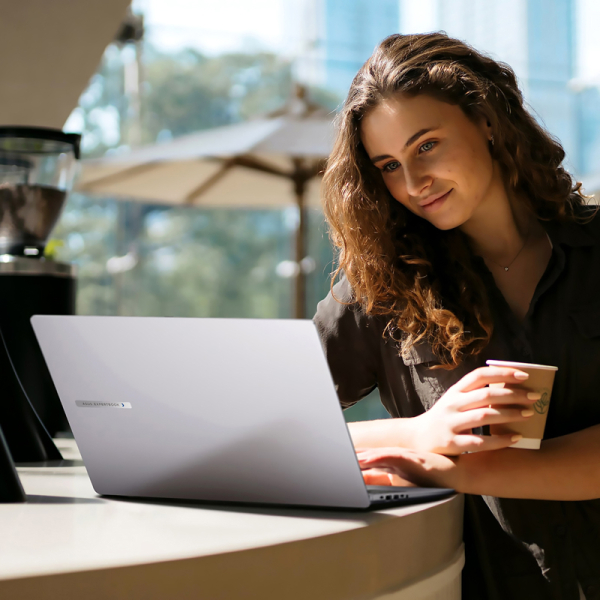 Смотреть ASUS ExpertBook P3 P3605CVA-MB0159 (90NX08C1-M005P0) Фото ASUS ExpertBook P3 P3605CVA-MB0159 (90NX08C1-M005P0)