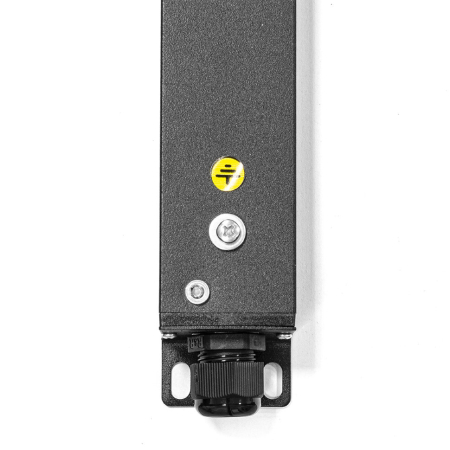 Фото Блок розеток однофазный горизонтальный, 19", 6 розеток C13, 4 розетки C19, 63A, вход питания клеммный терминал, вход кабеля с двух сторон блока нагрузка по 32А на каждый вход