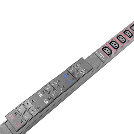 Фото Блок розеток HIDEN трехфазный вертикальный, 36 розеток C13, 6 розеток C19, 32A, гидравлический электромагнитный выключатель 1P 16A на каждую группу розеток, кабель питания 3м с вилкой IEC 60309 32A (3P+N+E), возможность установки в лоток Zero-U, корпус ал