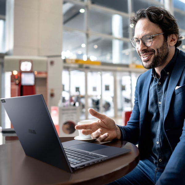 Смотреть ASUS ExpertBook B9 B9403CVAR-PP1795X (90NX05W1-M02F30) Фото ASUS ExpertBook B9 B9403CVAR-PP1795X (90NX05W1-M02F30)