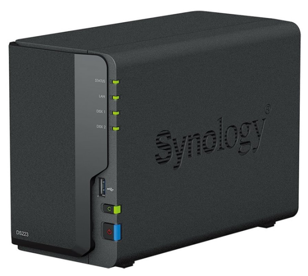 Фото Synology QC 1,7GhzCPU/2Gb/RAID0,1/upto 2HP HDD SATA(3.5')/2xUSB3.2, 1xUSB2.0/1xGbE/iSCSI/2xIPcam(up to 20)/1xPS repl DS218 1YW