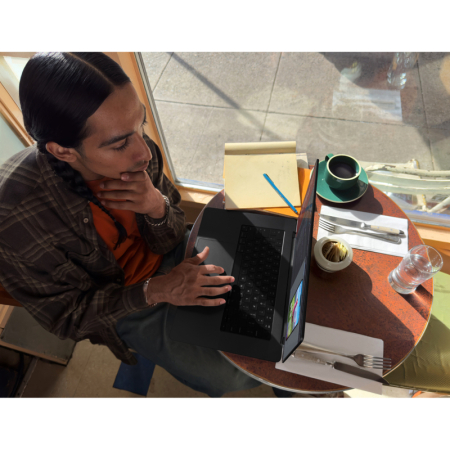 Фото Apple MacBook Pro (MRW13RU/A)