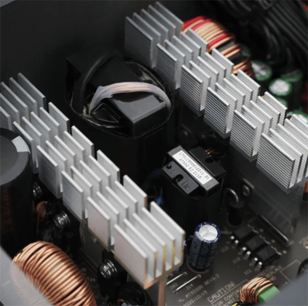 Фото Deepcool GAMERSTORM PF650X (ATX 2.52, 650W, PWM 120mm fan, Active PFC+DC to DC, 80+ BRONZE) RET (R-PF650X-HDOB-WGEU)