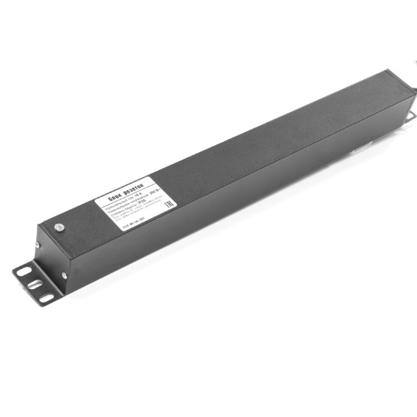 Смотреть Блок розеток однофазный горизонтальный, 19", 8 розеток Schuko, 16A, выключатель с подсветкой, кабель питания 2м EU-Schuko Фото Блок розеток однофазный горизонтальный, 19", 8 розеток Schuko, 16A, выключатель с подсветкой, кабель питания 2м EU-Schuko